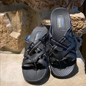 ‼️MUST GO‼️Skechers sandals